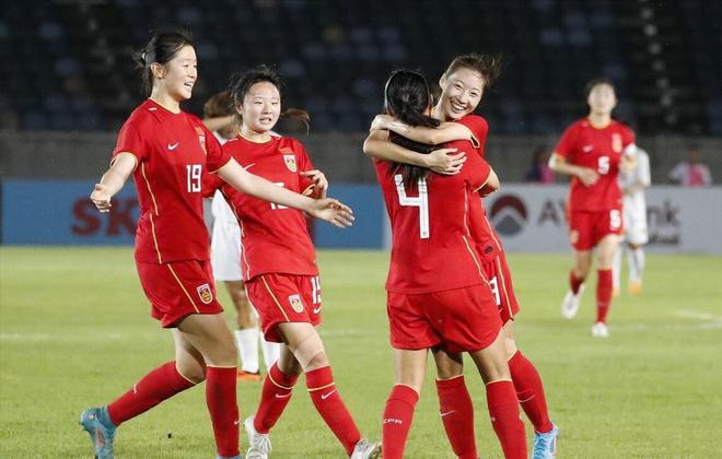 转载——5-0！中国女足赢麻了，6场轰31球0丢球登顶，晋级8强，水庆霞笑了