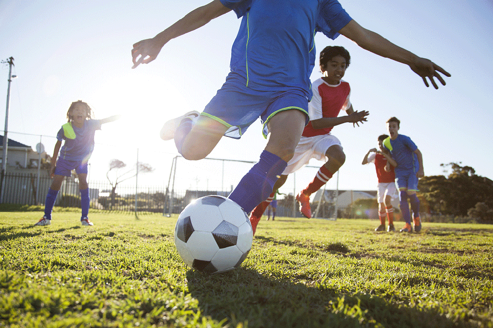 兰州英泽足球培训学校——足球运动中积极主动跑位的重要性！